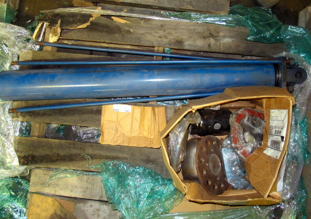 lot 193 image: Hydraulic Cylinder Bore And Flange Parts