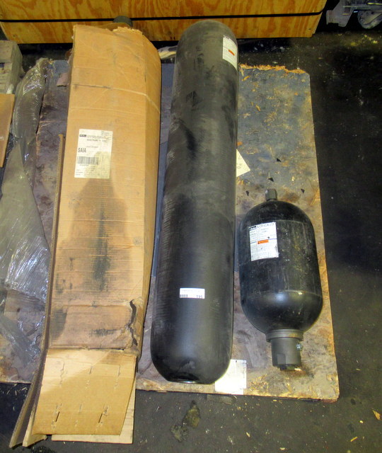 lot 195 image: (QTY 1) Parker BA01B3T01A1  (QTY 2) Parker BA02B3T01A1 Accumulators
