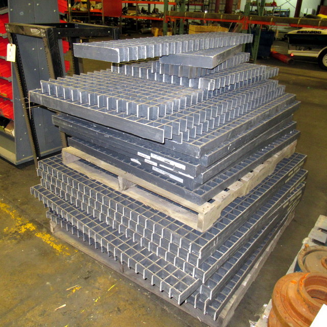 lot 206 image: FIBERGRATE Molded Grating Platform Spans