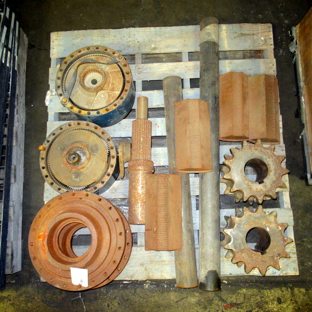 lot 207 image: Assorted Parts Used In The Oil & Gas Business