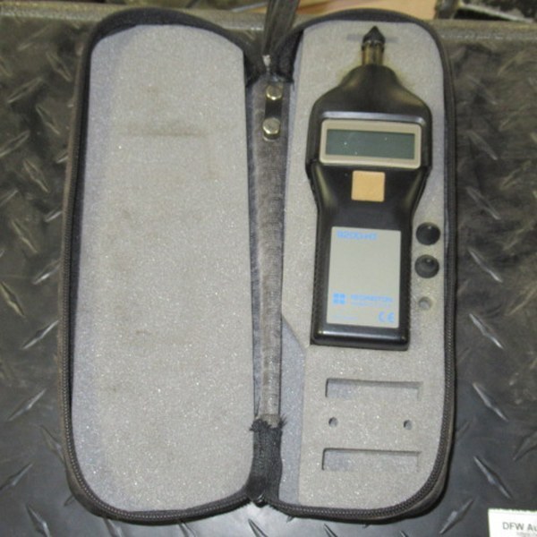 lot 258 image: Redington Model 9200-HT Hand Tachometer Kit