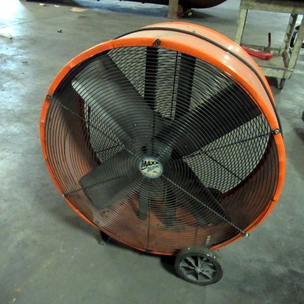 lot 271 image: Max Air Shop Fan
