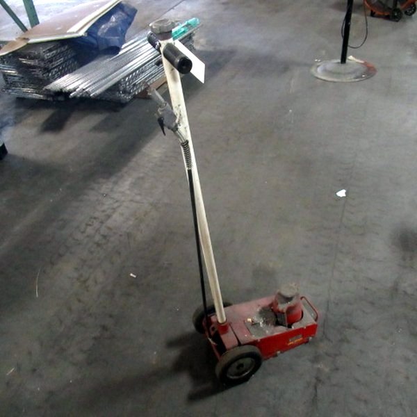 lot 279 image: Blackhawk Axle Air Jack BH6221