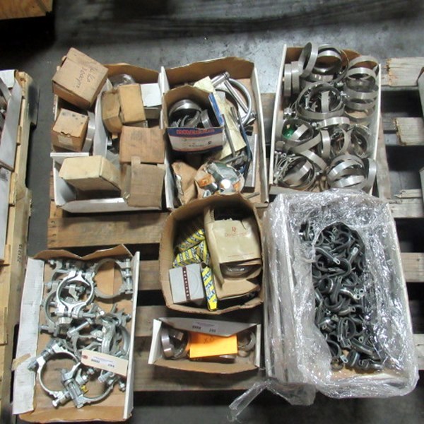 lot 284 image: Assorted Industrial Clamps