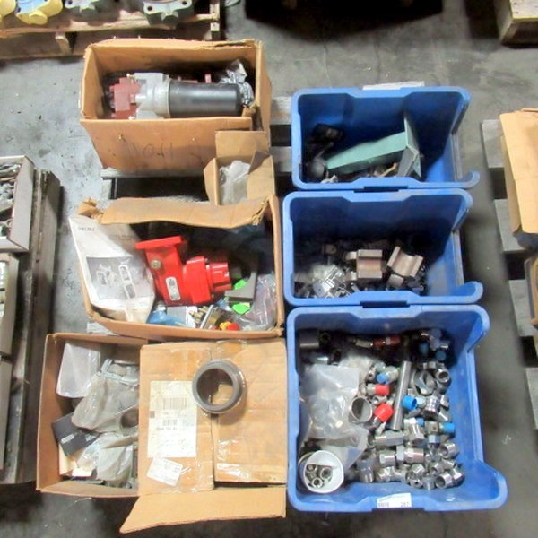 lot 287 image: Assorted Hydraulic Fittings And Parts
