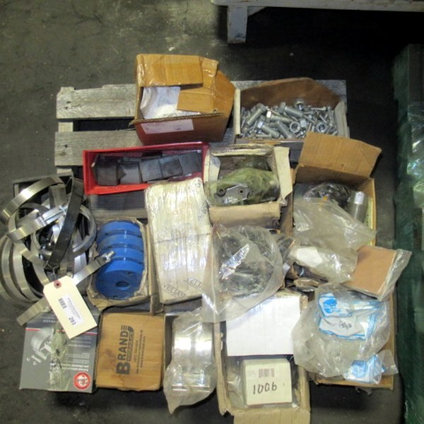 lot 293 image: Assorted Fittings And Parts