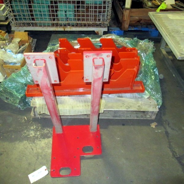 lot 294 image: Industrial Heavy Duty Rack Mount Stands 39 X 4 X 10