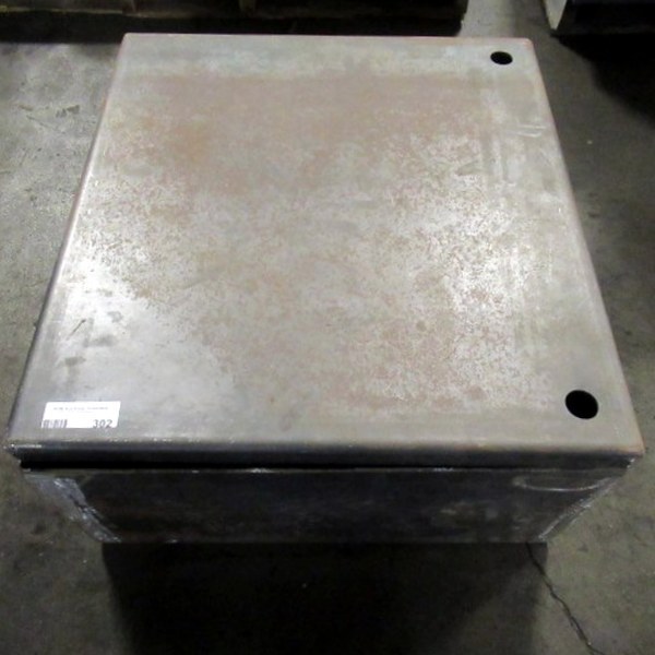 lot 302 image: Heavy Duty Cabinet With Lid 24 X 22 X 11