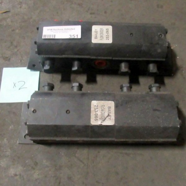 lot 351 image: Bailey Flow Divider 253-065