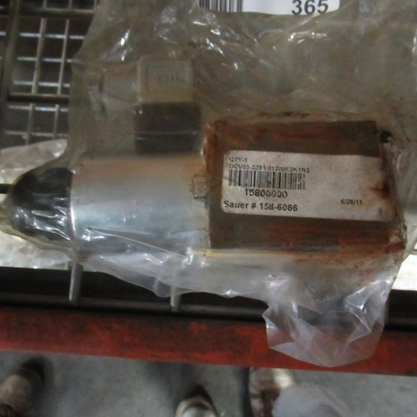 lot 365 image: Sauer Danfoss DCV Valve1 58-6086