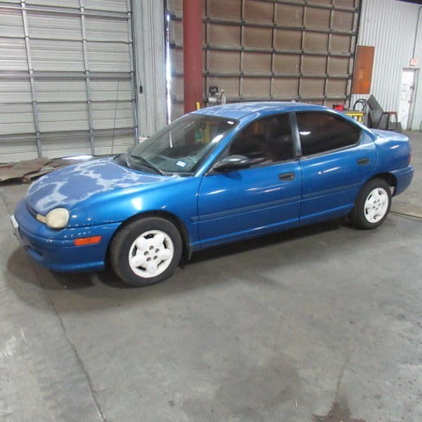lot 379 image: 1999 Dodge Neon