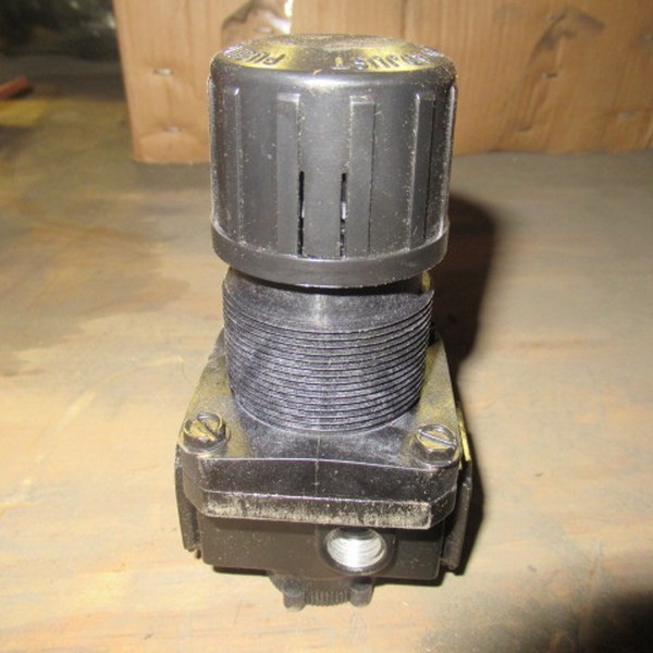 lot 464 image: Pneumatics 38 Regulator R353G