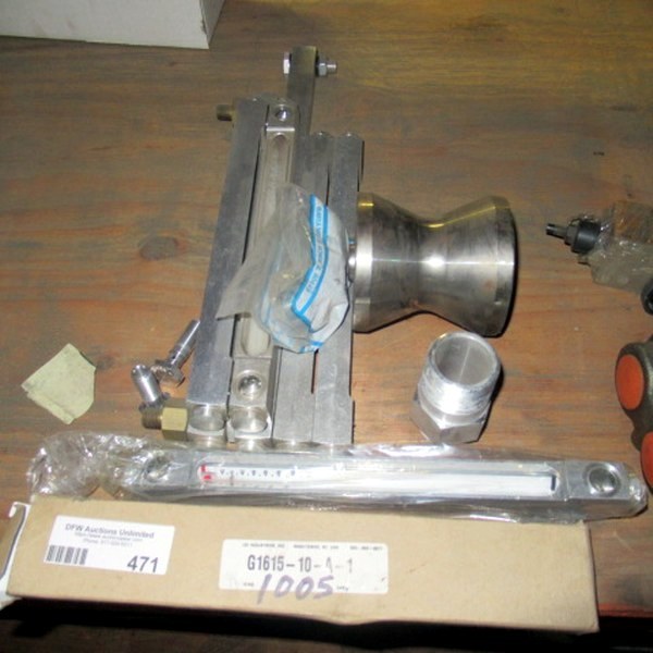 lot 471 image: Assorted Parts Used In The Oil & Gas Business