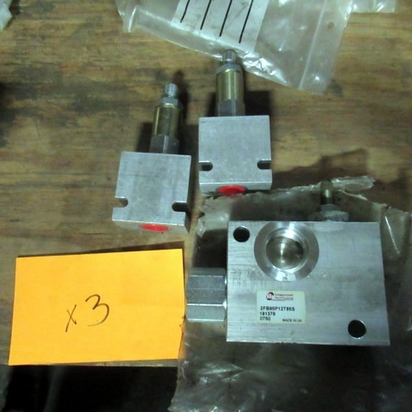 lot 494 image: Hydraulic Valves 2FB95912T95S