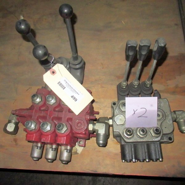 lot 499 image: Hydraulic Control Actuators