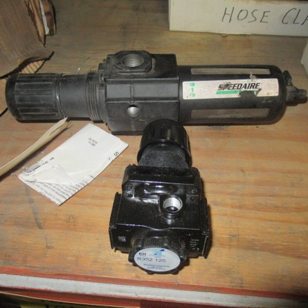 lot 507 image: Arrow Pneumatics Air Flow Regulator R352 125