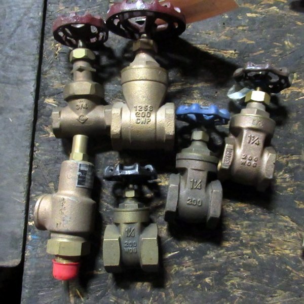 lot 522 image: Assorted Valves