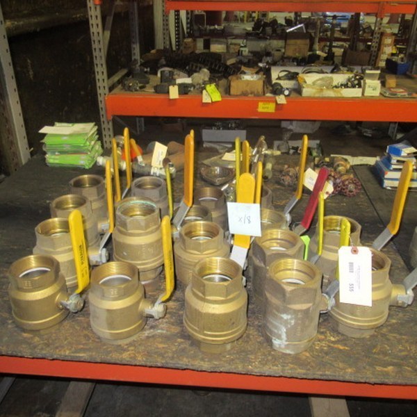 lot 555 image: 3 CW617N Brass Ball Valve
