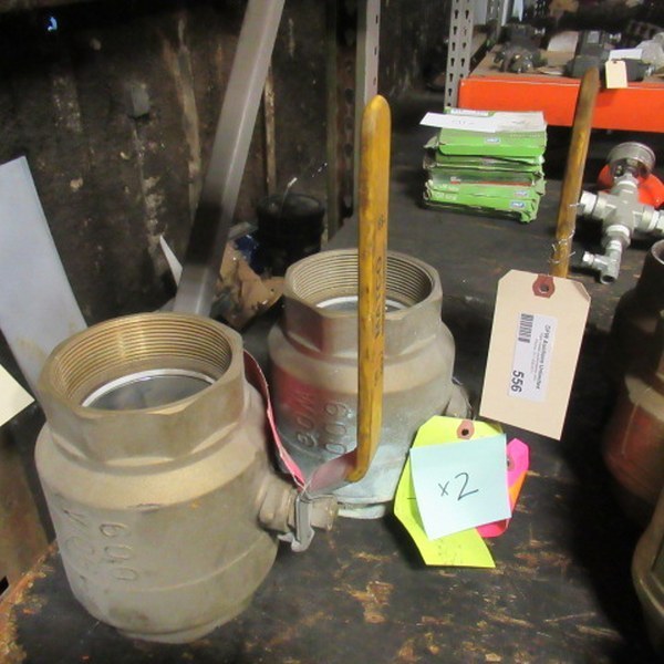 lot 556 image: 4 CW617N Brass Ball Valves