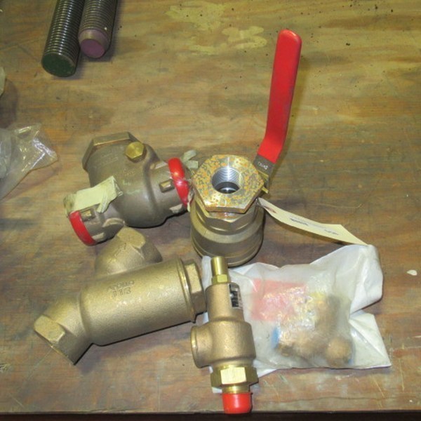 lot 558 image: Assorted Valves