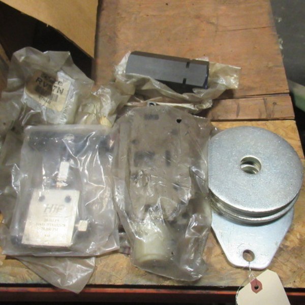 lot 562 image: Valve Washers And Parts