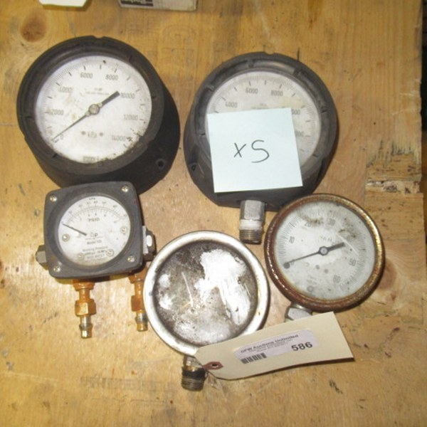lot 586 image: Assorted Gauges