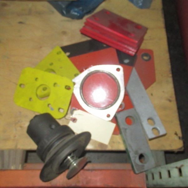 lot 590 image: Assorted Parts