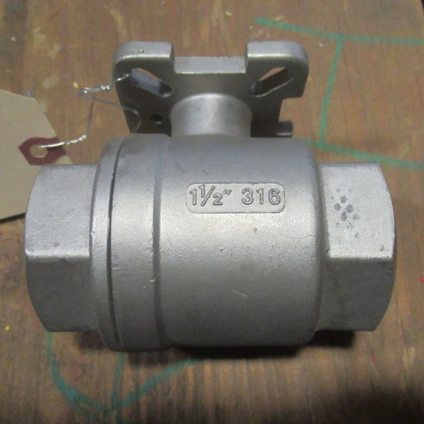 lot 591 image: 1 12 316 Ball Valve