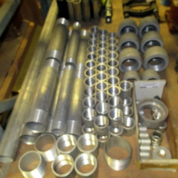 lot 610 image: Lot Of Galvanized Pipe Fittings