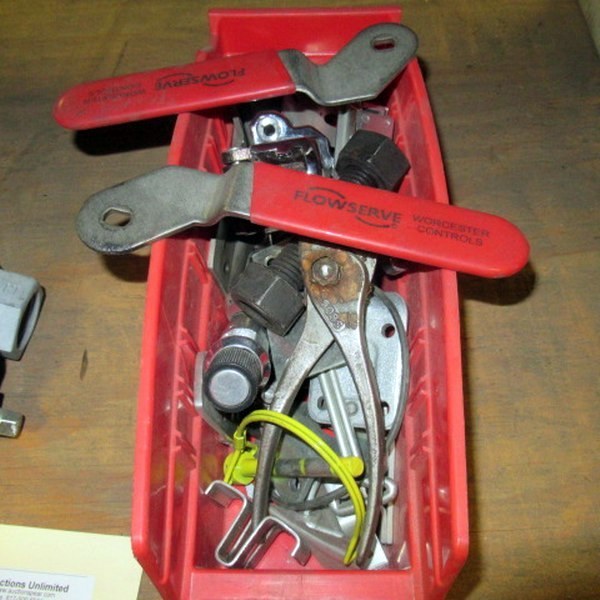 lot 618 image: Valve Handles Tools And Parts