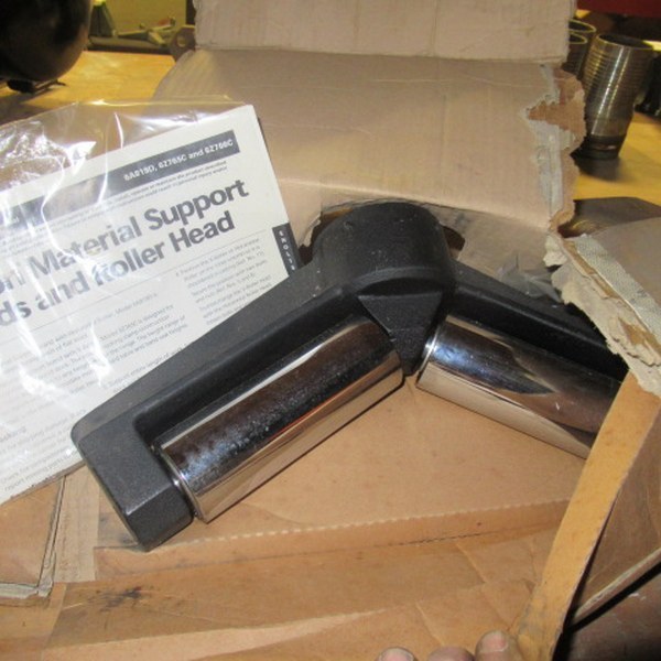 lot 626 image: Dayton Pipe Roller Head For Stand