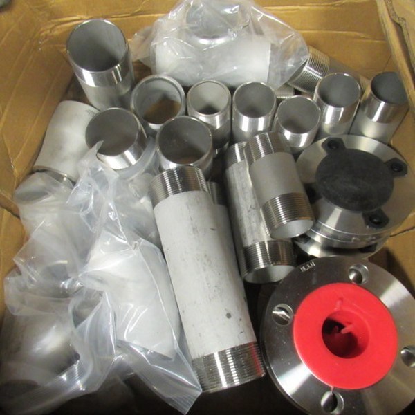 lot 629 image: Box Of Assorted Threaded Pipe Fittings And Flanges