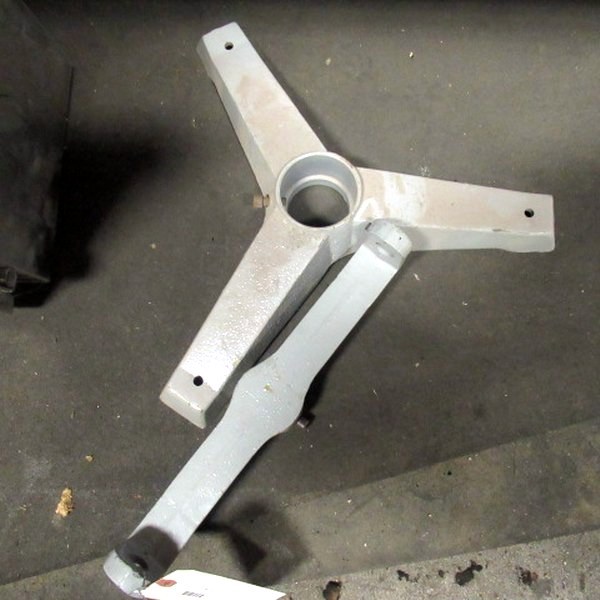 lot 632 image: Pipe Roller Stand Parts