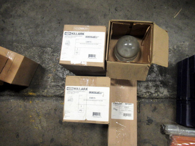 lot 664 image: Killark Lighting Fixtures