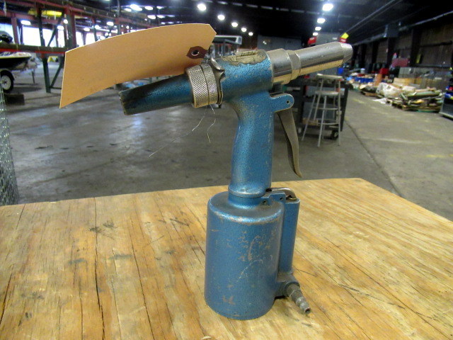 lot 676 image: Pneumatic Rivet Gun