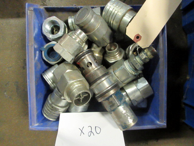 lot 698 image: Assorted Fittings