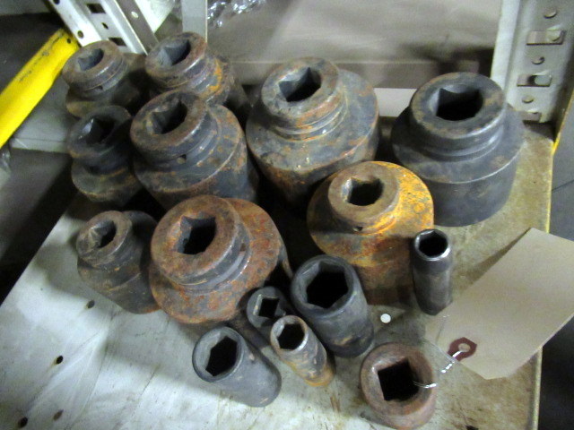 lot 717 image: Lot Of Pneumatic Inpack Sockets