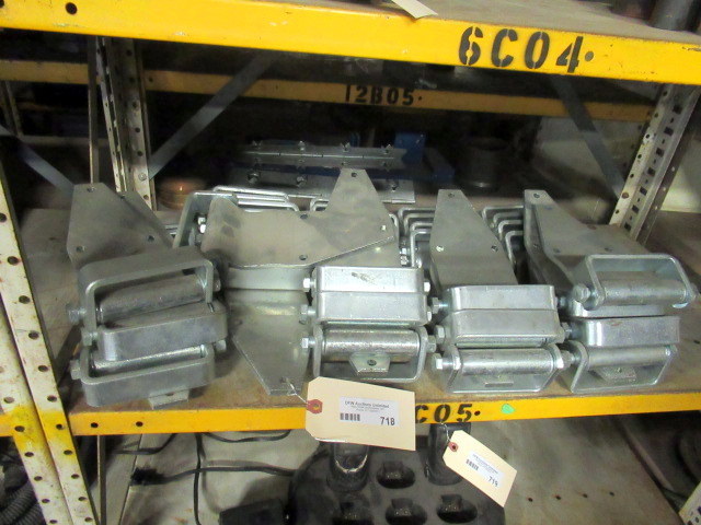 lot 718 image: Lot Of Hinges