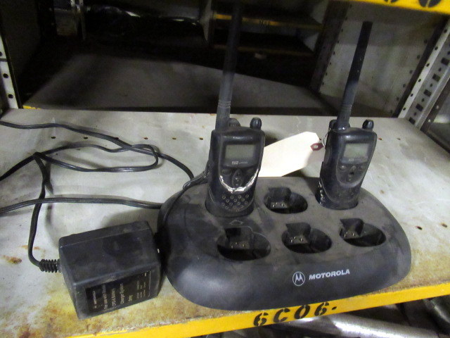 lot 719 image: Radios And Charger