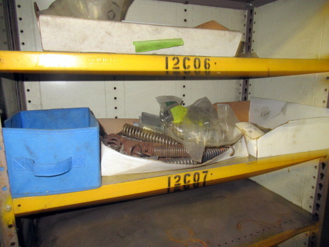 lot 727 image: All Contents On Shelf