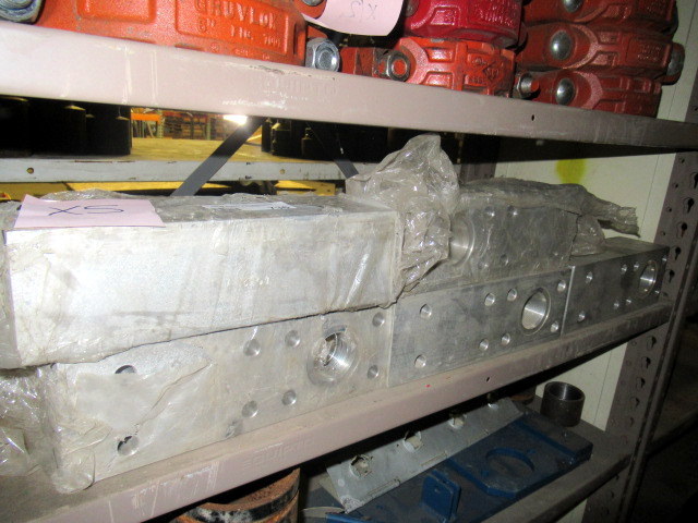 lot 736 image: Hydraulic Manifolds
