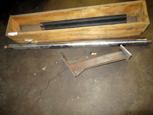 lot 745 image: Pump Rod And Galvanized Threaded Pipes
