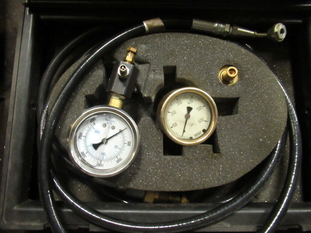 lot 747 image: Parker Hydraulic Pressure Gauges