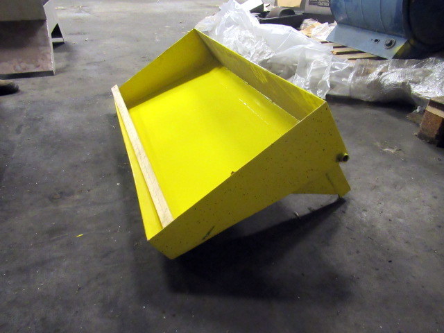 lot 749 image: Heavy Duty Industrial trough