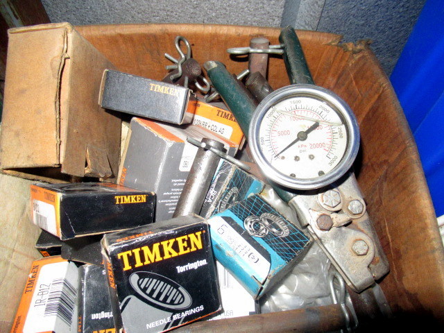 lot 769 image: Lot Of Bearings And Pins