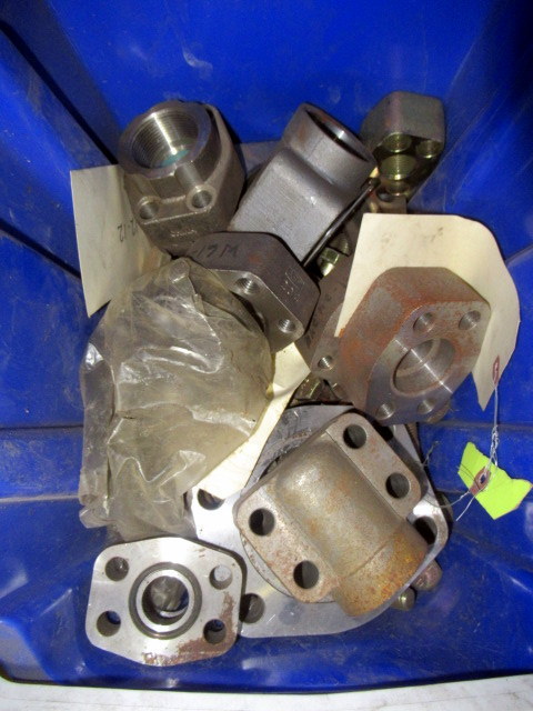lot 775 image: Assorted Hydraulic Pump Parts