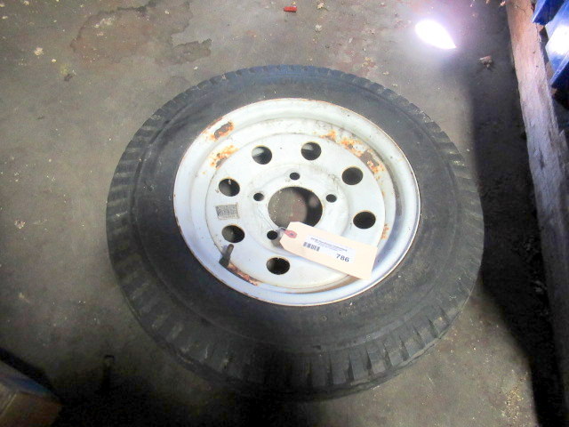lot 786 image: Trailer Tire