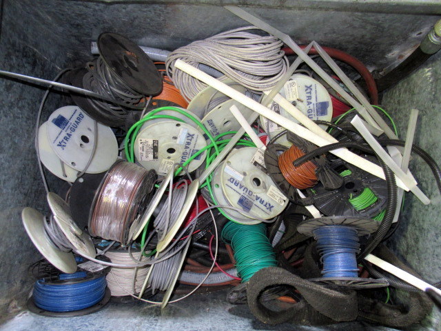 lot 809 image: Aluminum Tub Full Of Wire