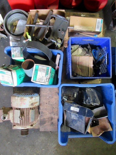 lot 816 image: Lot Of Assorted Parts And Motor