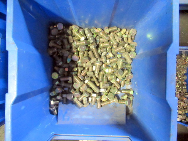 lot 823 image: Tub Of Industrial High Grade Hardware